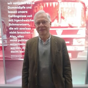 Zeitzeuge und Verleger Peter Engelmann besucht Lern- und Gedenkort